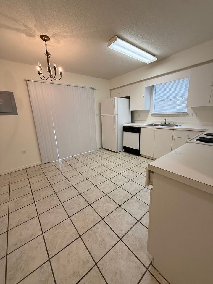 946 Rachel Dr - Photo 4 of 20
