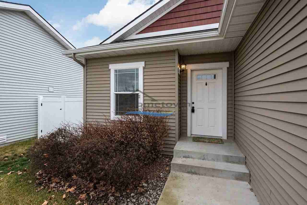 7346 N Carrington Ln - Photo 3 of 29