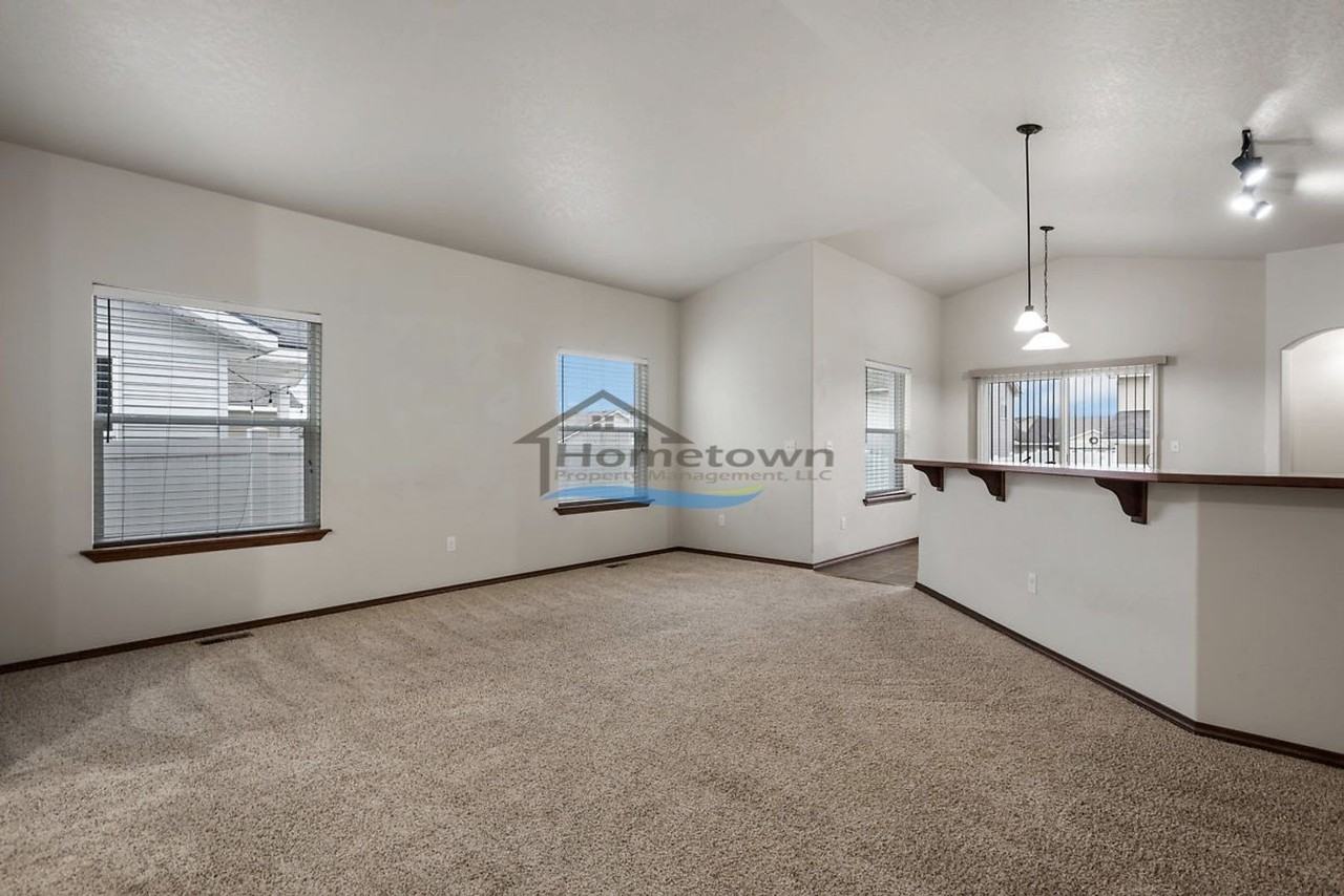 7346 N Carrington Ln - Photo 4 of 29