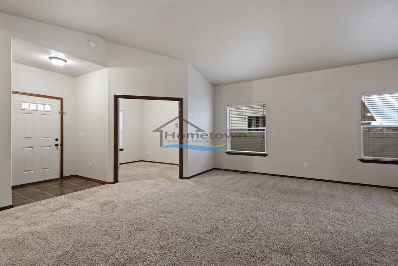 7346 N Carrington Ln - Photo 5 of 29