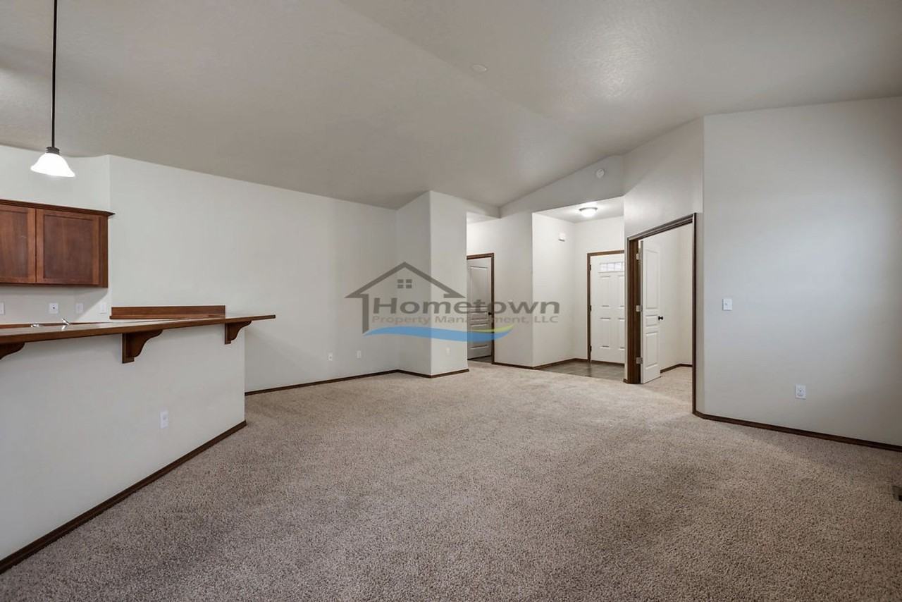 7346 N Carrington Ln - Photo 6 of 29