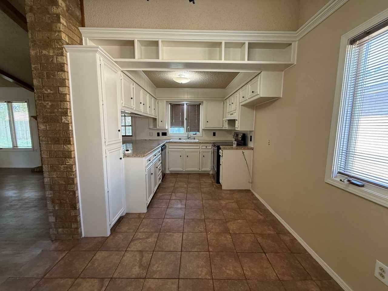 4807 63rd St - Photo 5 of 15