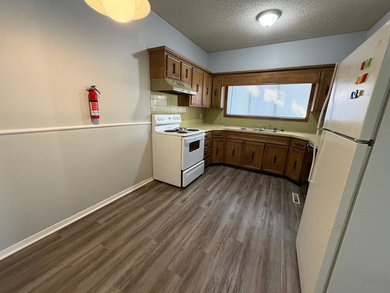2266 S White Oak Dr - Photo 3 of 11