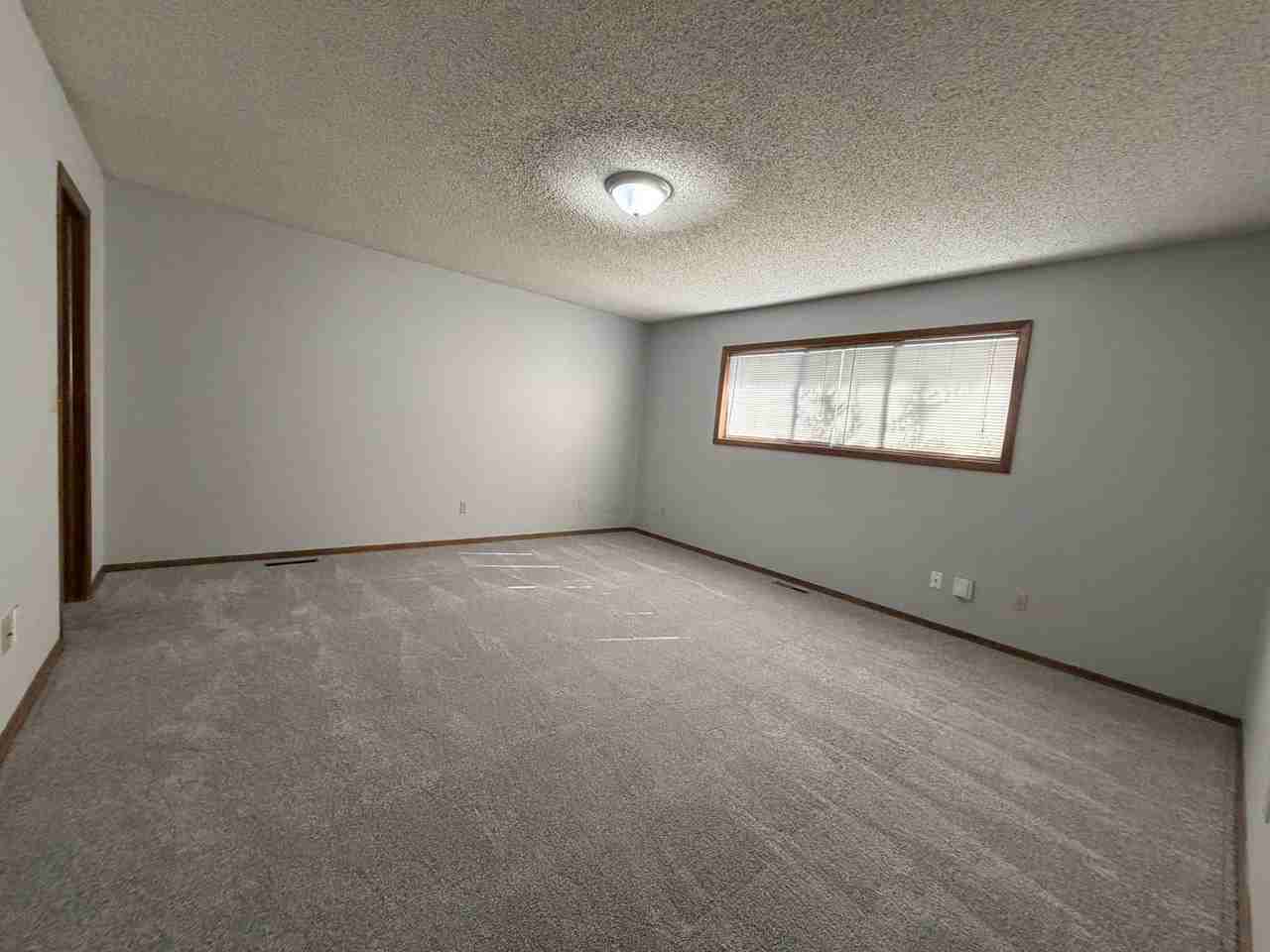 2266 S White Oak Dr - Photo 5 of 11