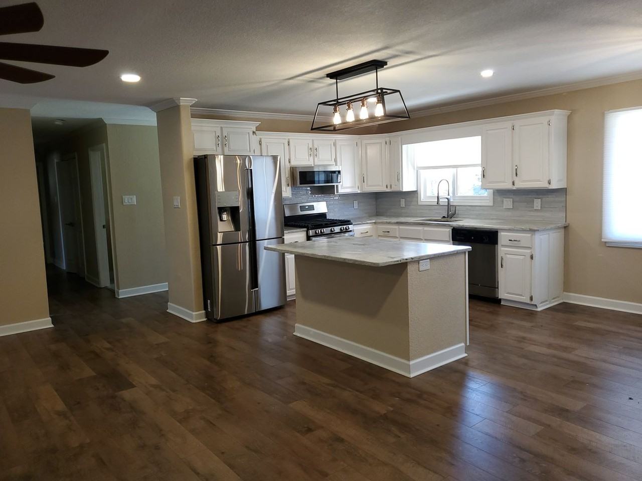 109 Jennison Sq - Photo 4 of 16