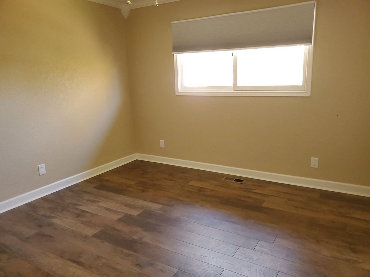 109 Jennison Sq - Photo 5 of 16