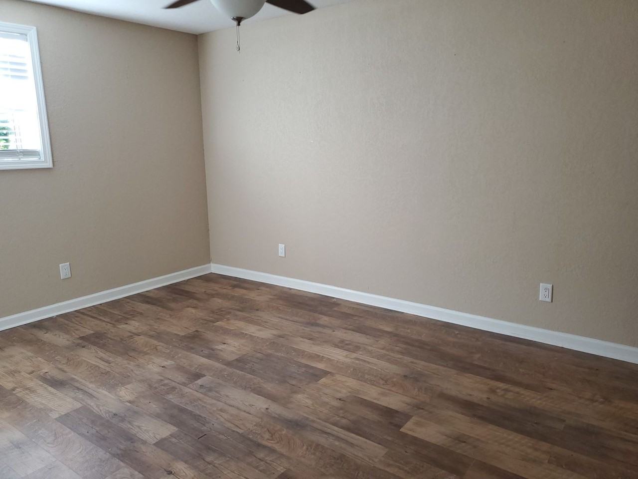 109 Jennison Sq - Photo 6 of 16