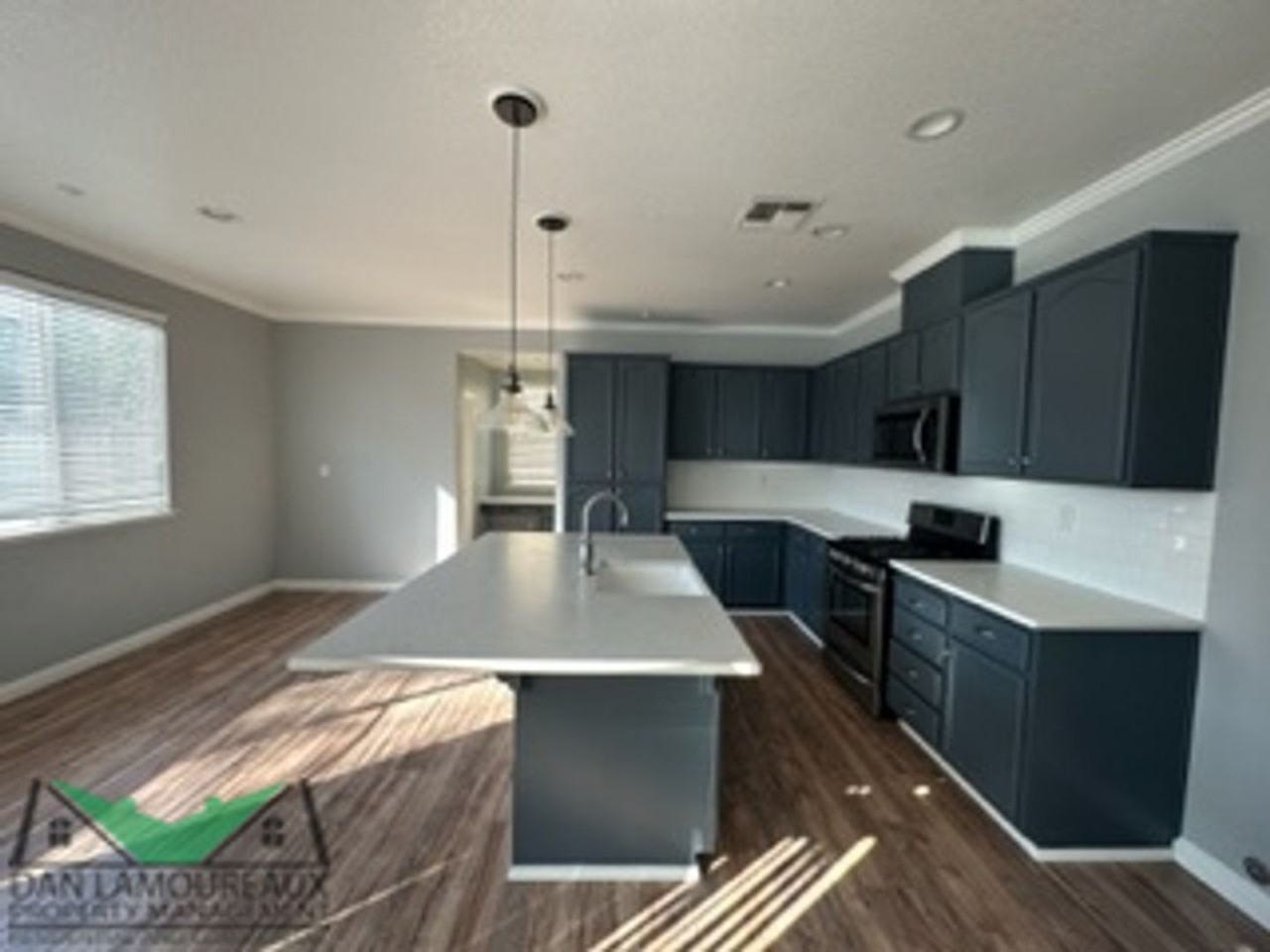1826 Lowe Dr - Photo 4 of 15