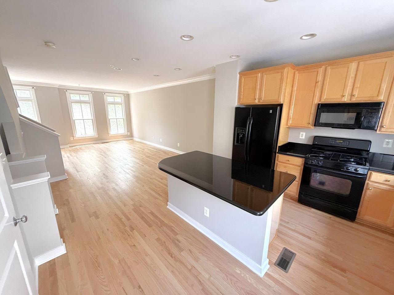 2303 Cobble Hill Ter - Photo 3 of 8