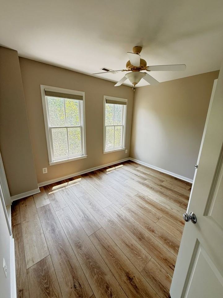 2303 Cobble Hill Ter - Photo 5 of 8