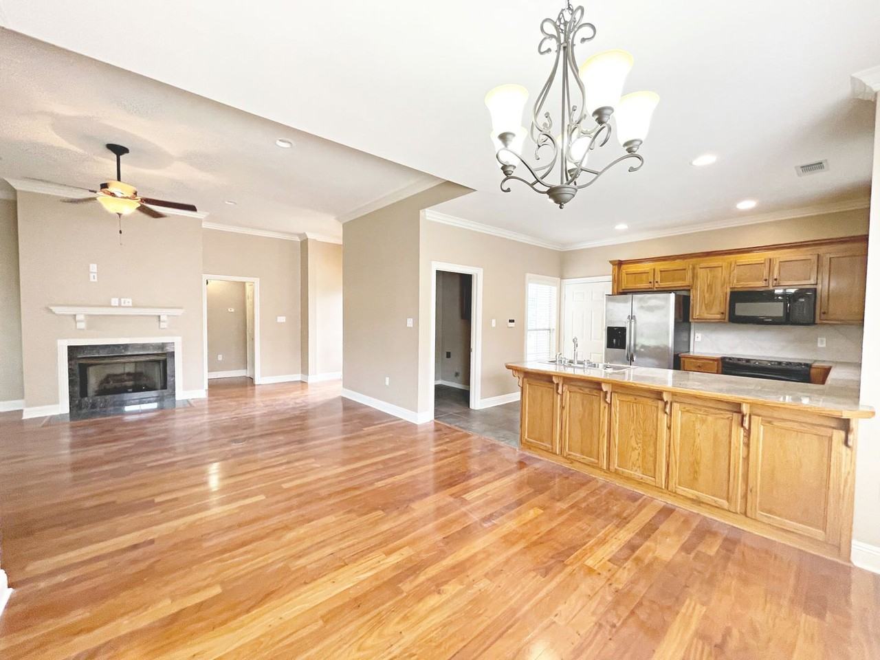 10362 Hillmont Ave - Photo 6 of 13