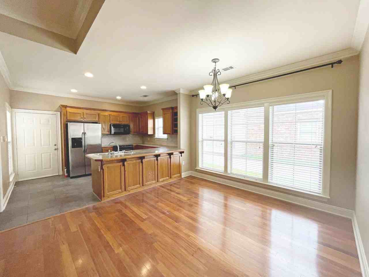 10362 Hillmont Ave - Photo 7 of 13