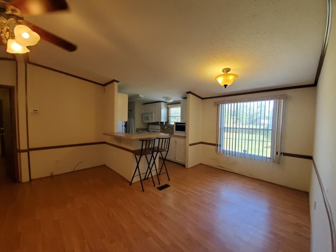 4043 Nashville Dr - Photo 5 of 20