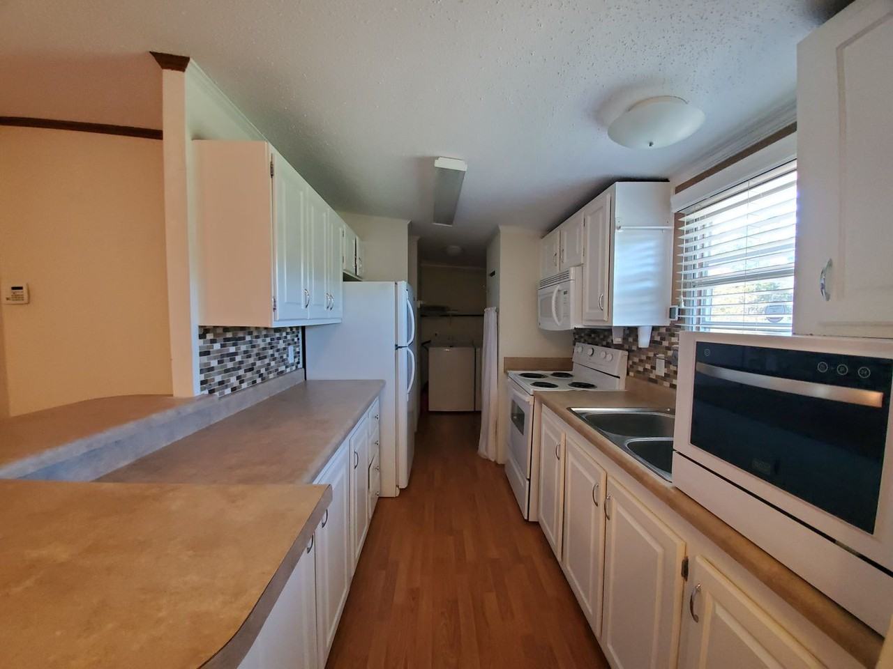 4043 Nashville Dr - Photo 6 of 20