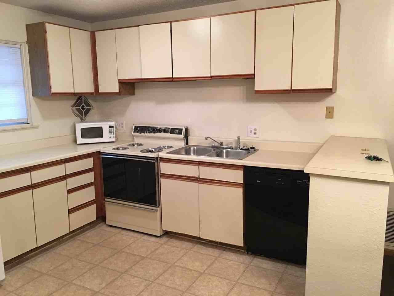 1615 Sylvan Ln #2J - Photo 4 of 13