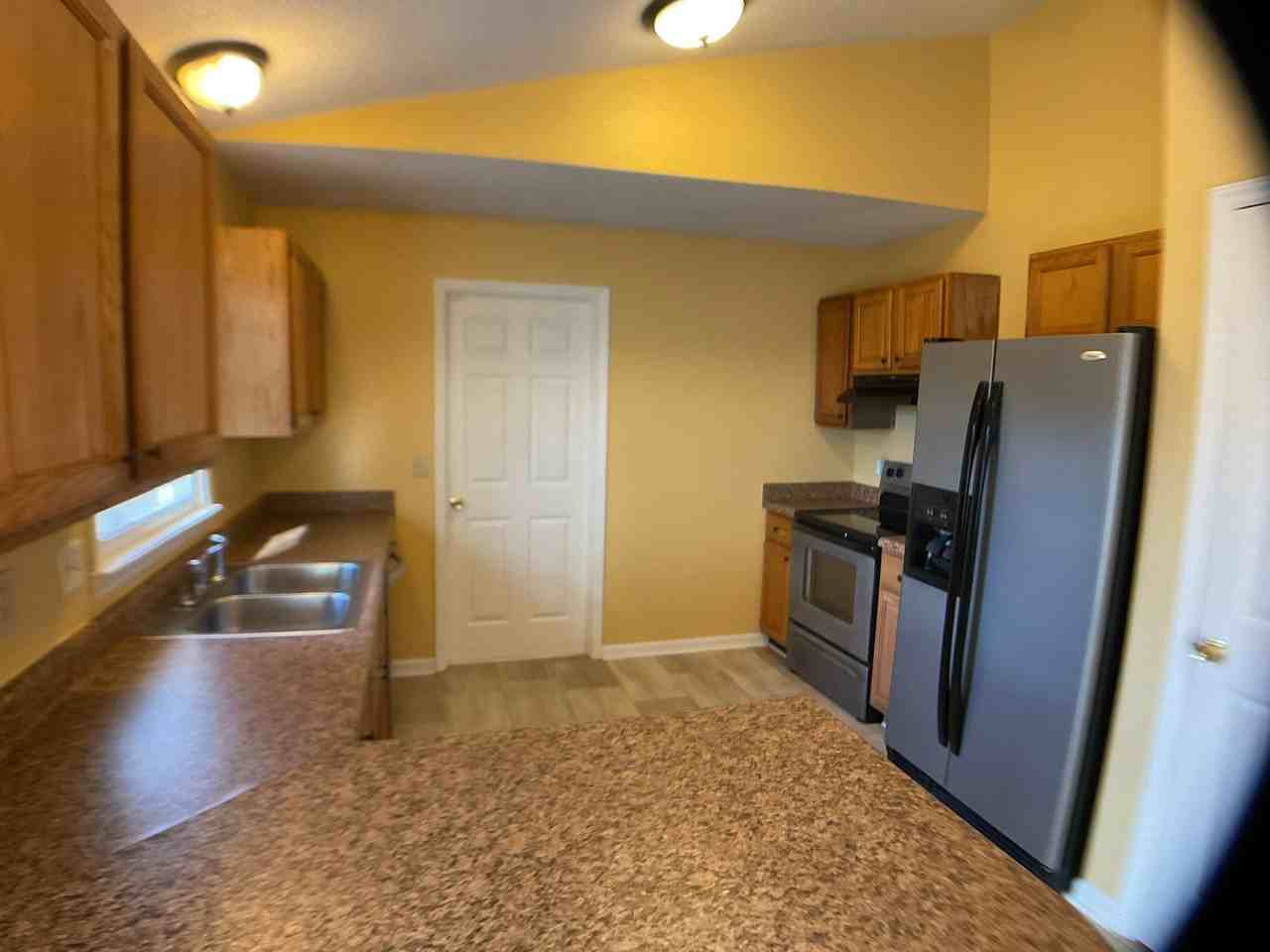 911 Glenrose Dr - Photo 7 of 27