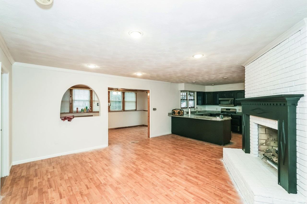 6919 Taylor Manor Ave - Photo 4 of 19