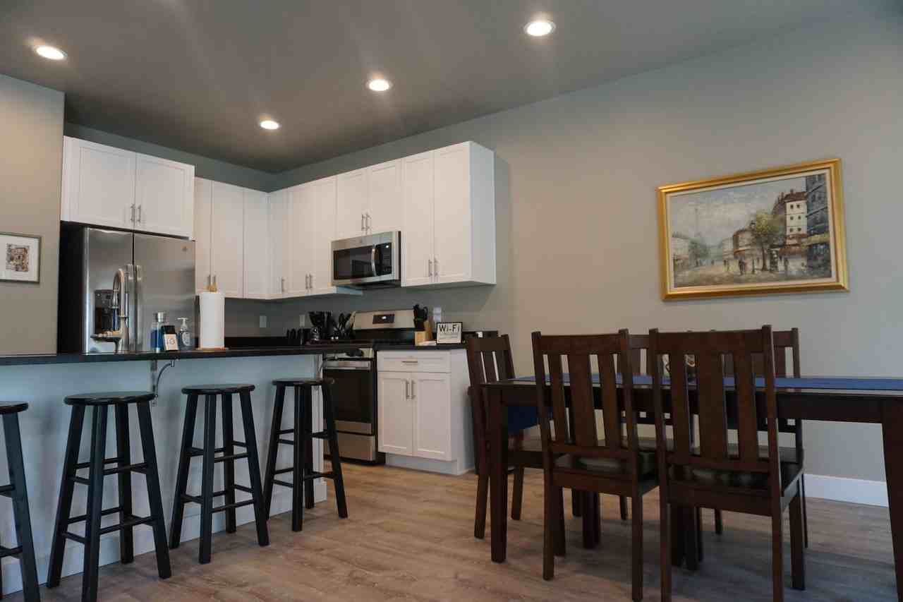 719 E Ryder Park Ln - Photo 3 of 27