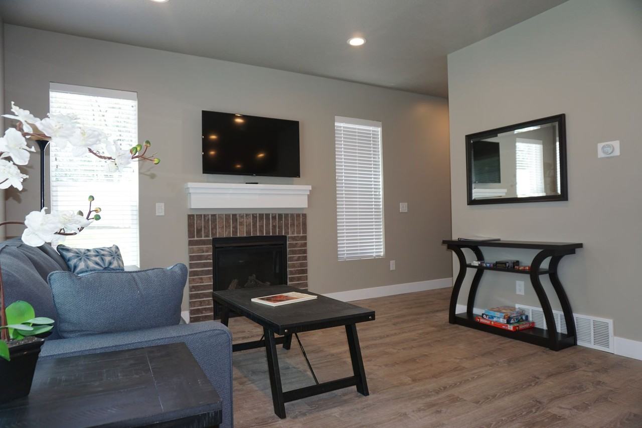 719 E Ryder Park Ln - Photo 7 of 27