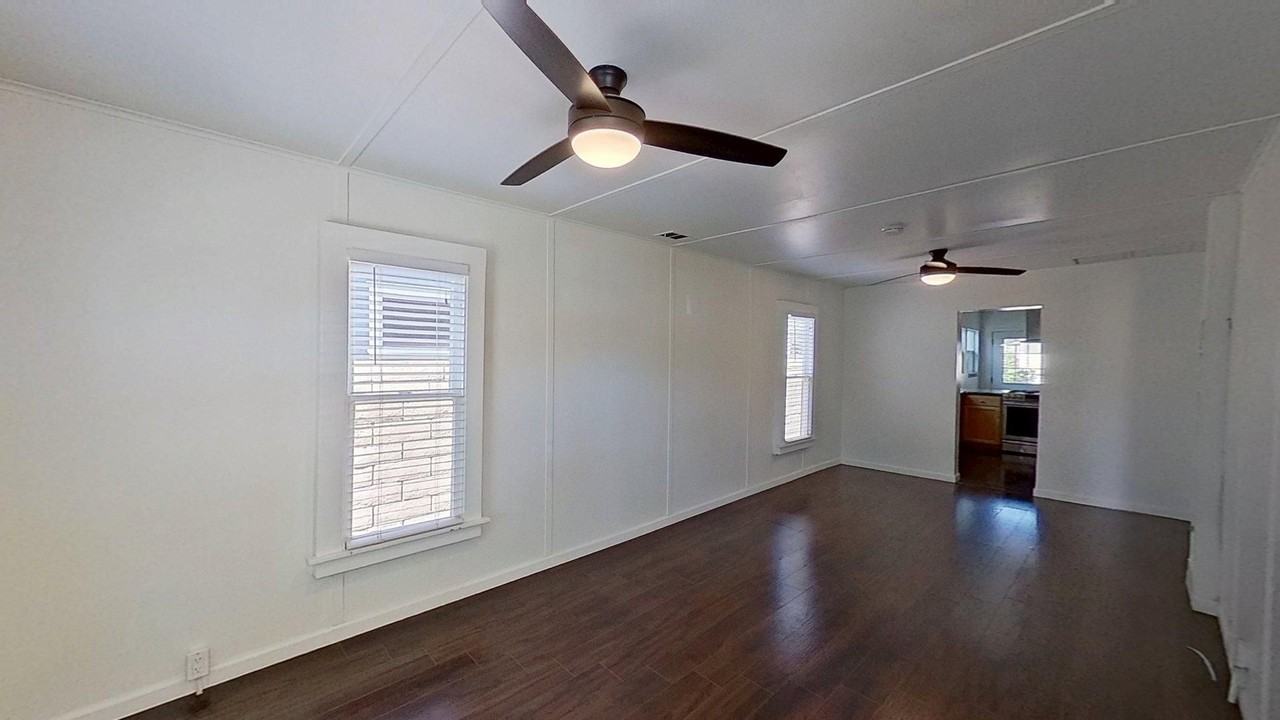 217 9th St - Photo 4 of 26