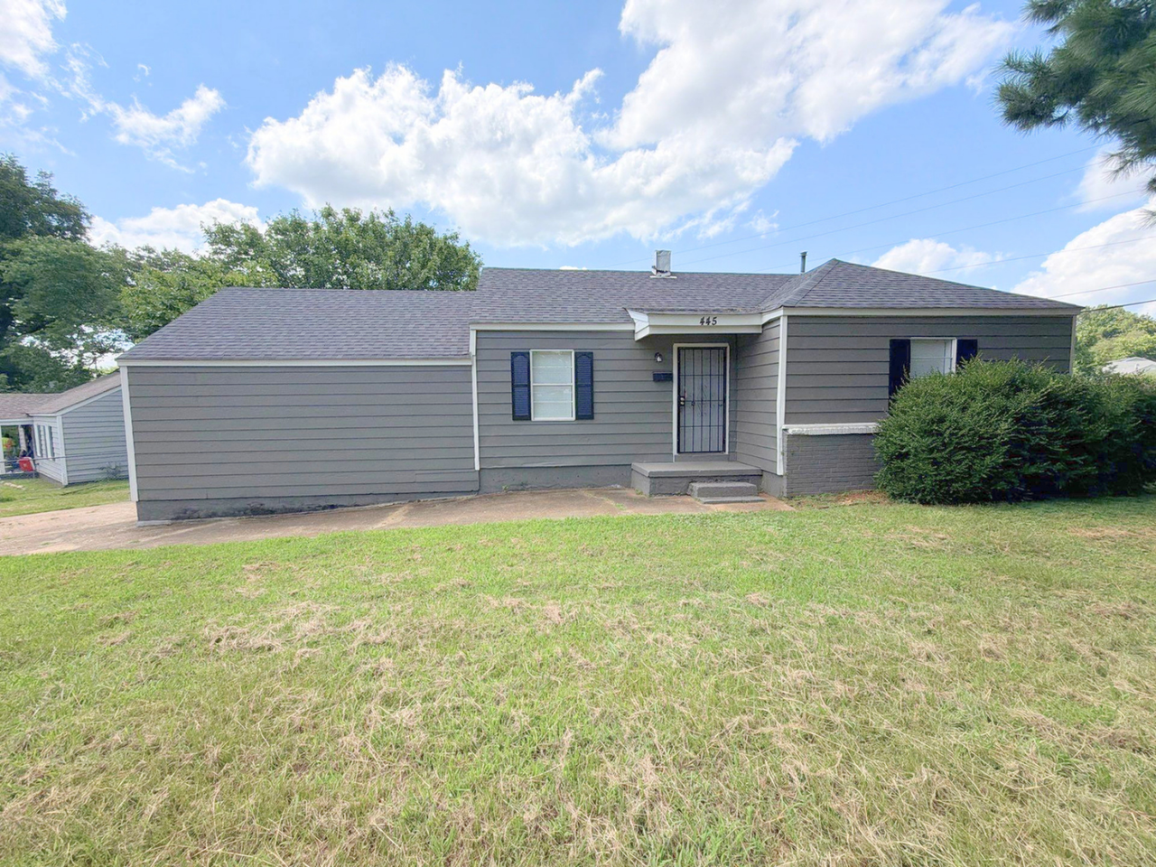 445 W Brooks Rd - Photo 2 of 17