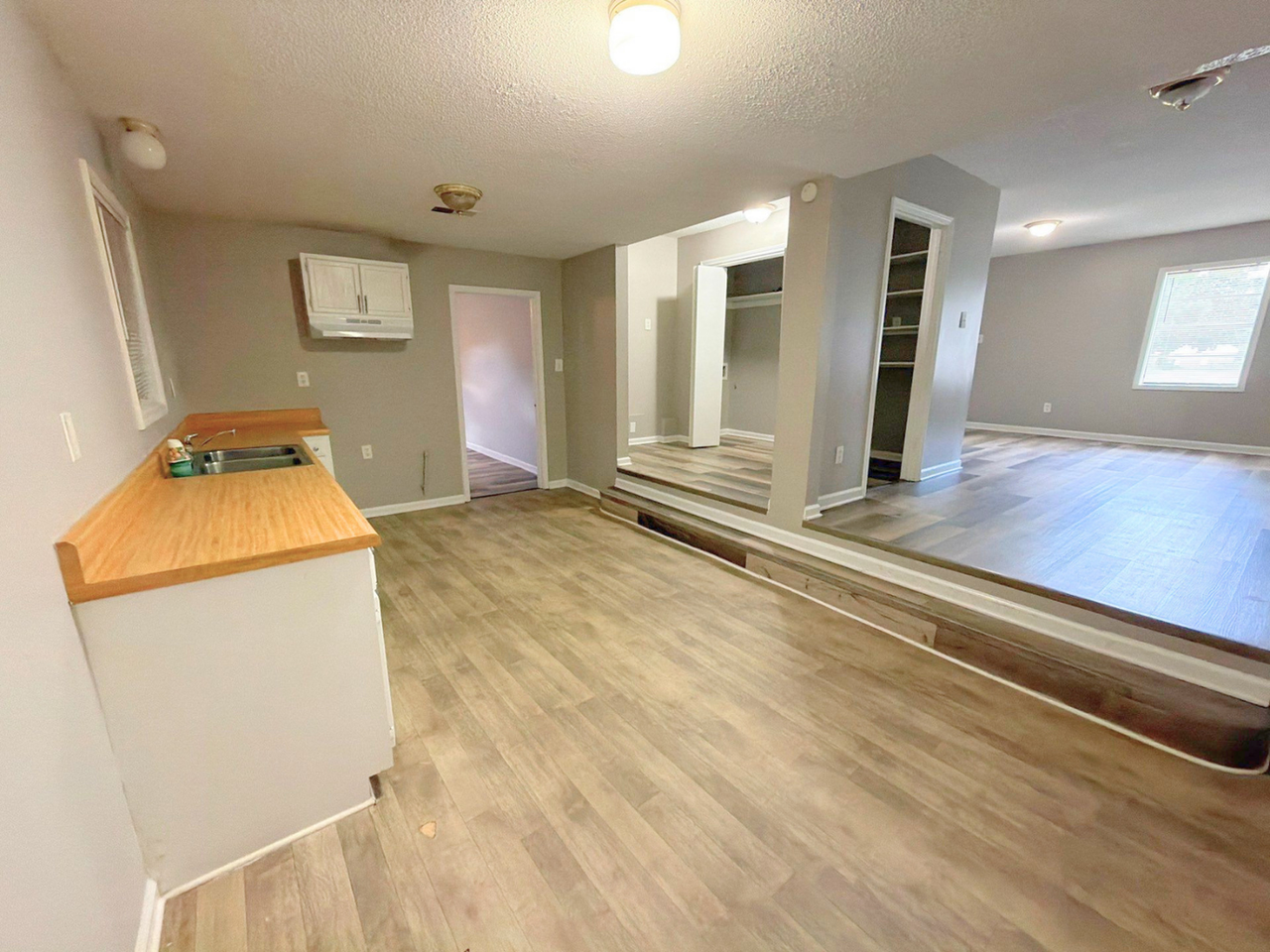 445 W Brooks Rd - Photo 4 of 17