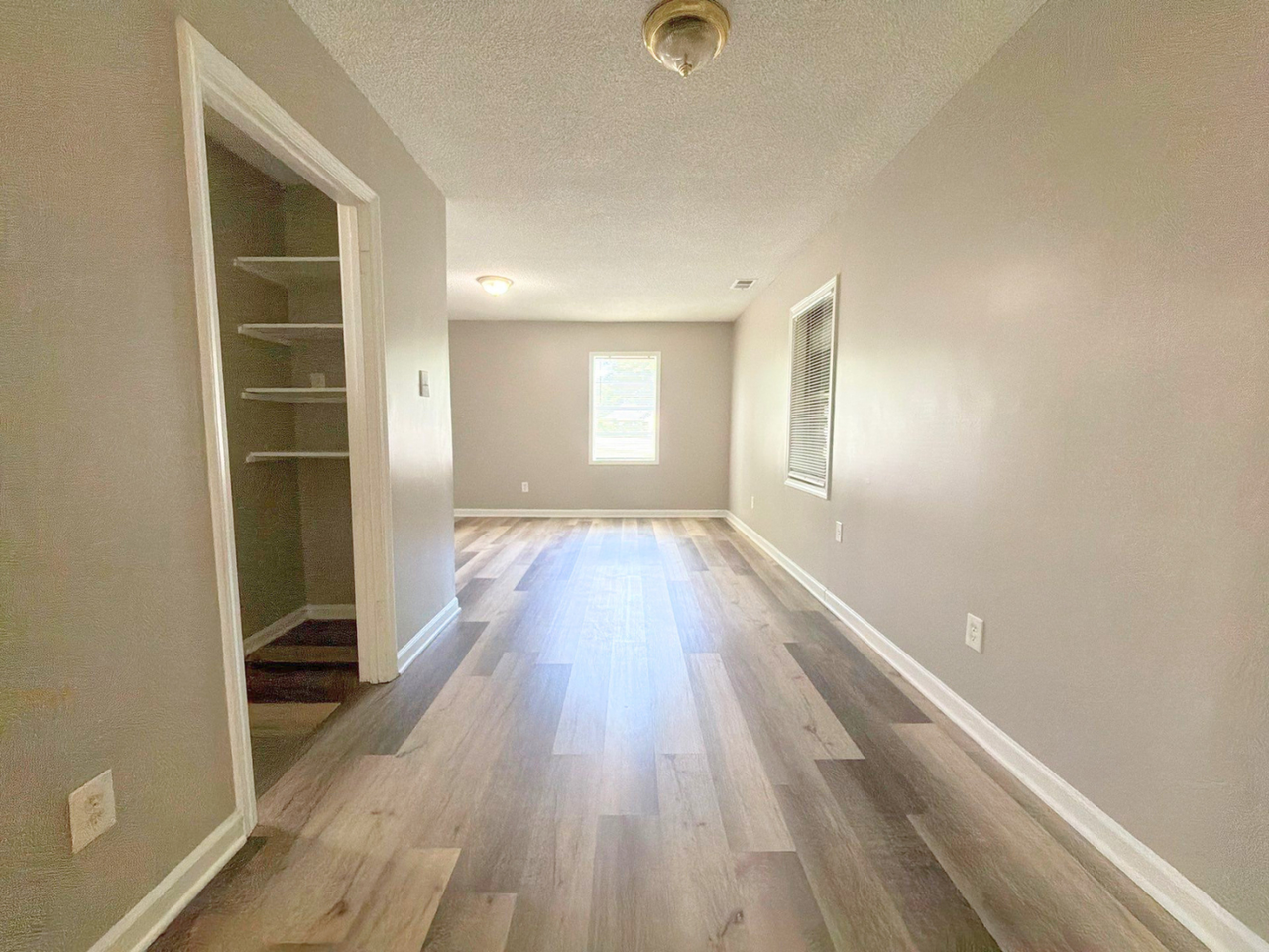 445 W Brooks Rd - Photo 5 of 17