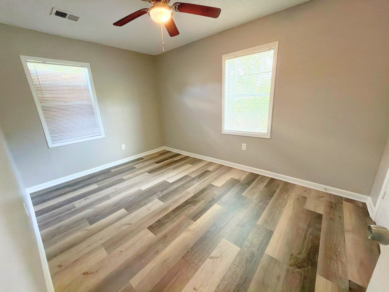 445 W Brooks Rd - Photo 7 of 17