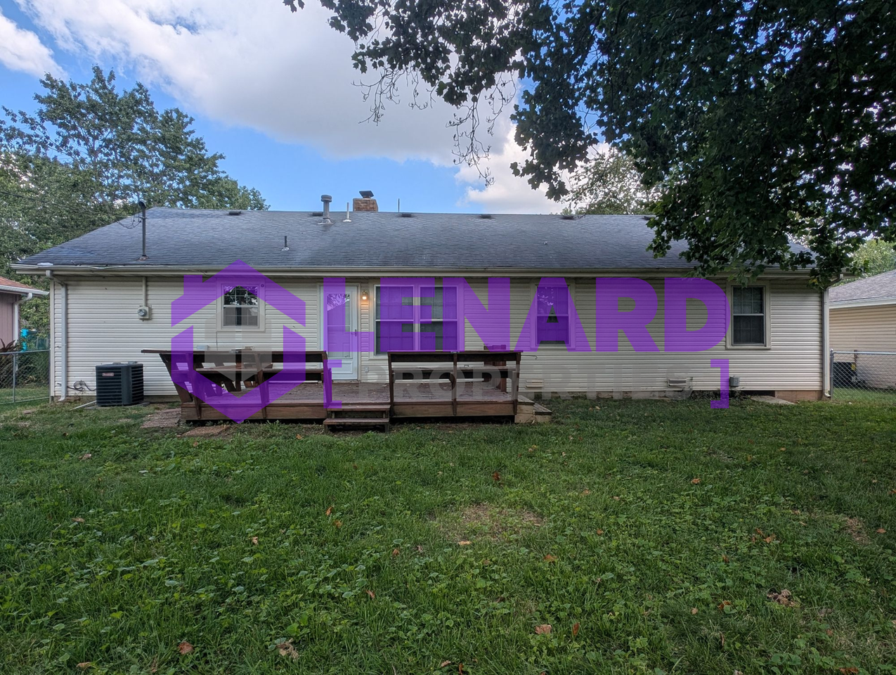 2111 S Western Ave - Photo 3 of 15