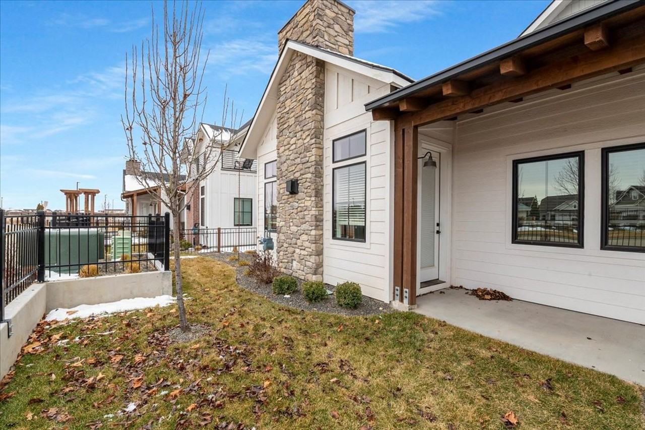 6642 N Asissi Ln - Photo 5 of 34