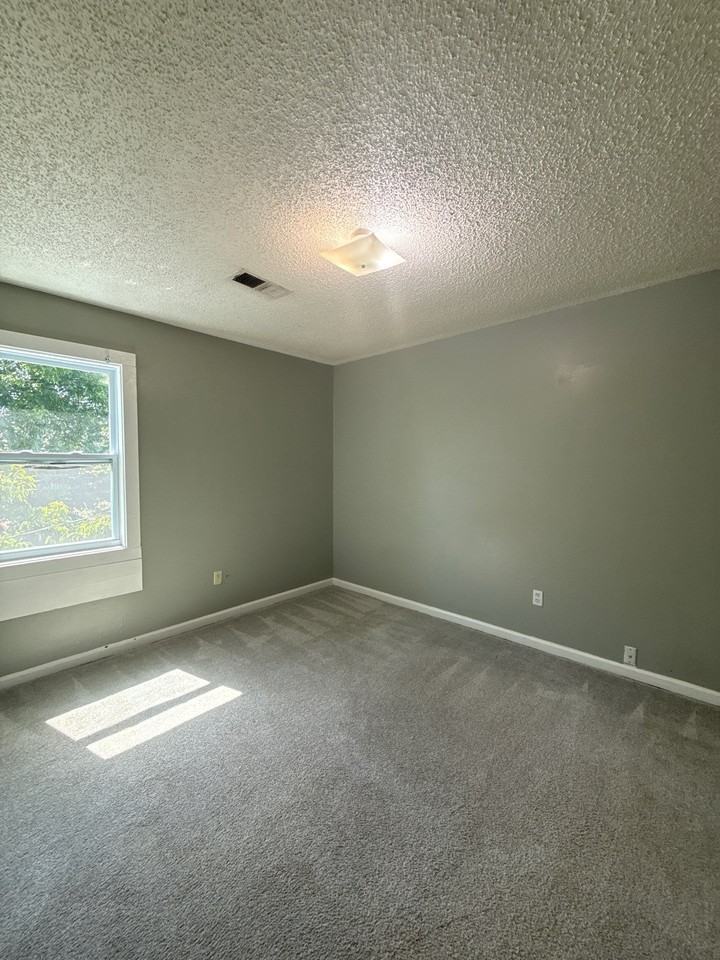 259 Adkins Cir #1 - Photo 6 of 9