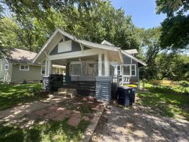 featured image of 1702 E 72nd St