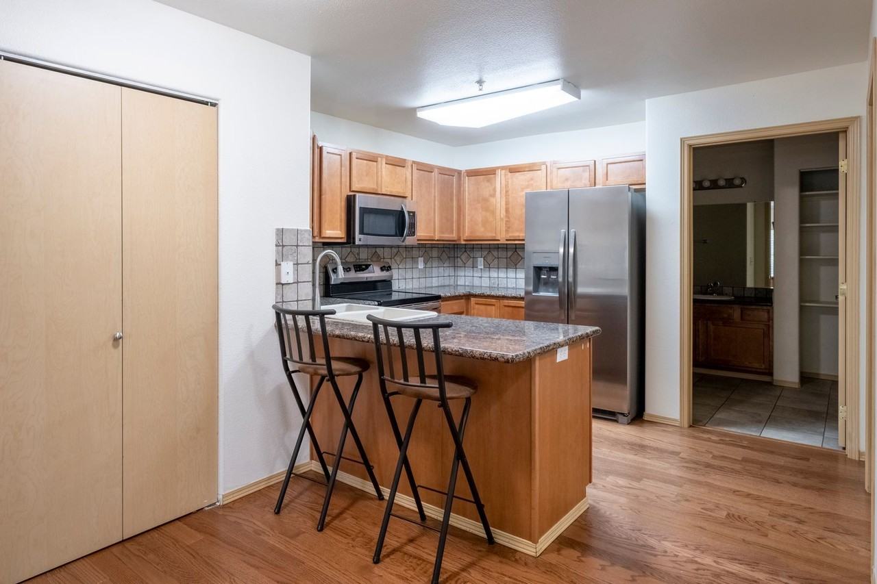 304 N Greensferry Rd #208 - Photo 4 of 28