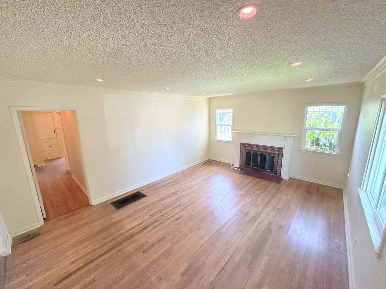3977 Coolidge Ave - Photo 3 of 17