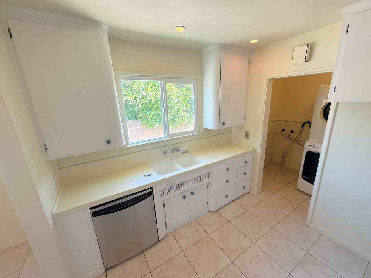 3977 Coolidge Ave - Photo 5 of 17