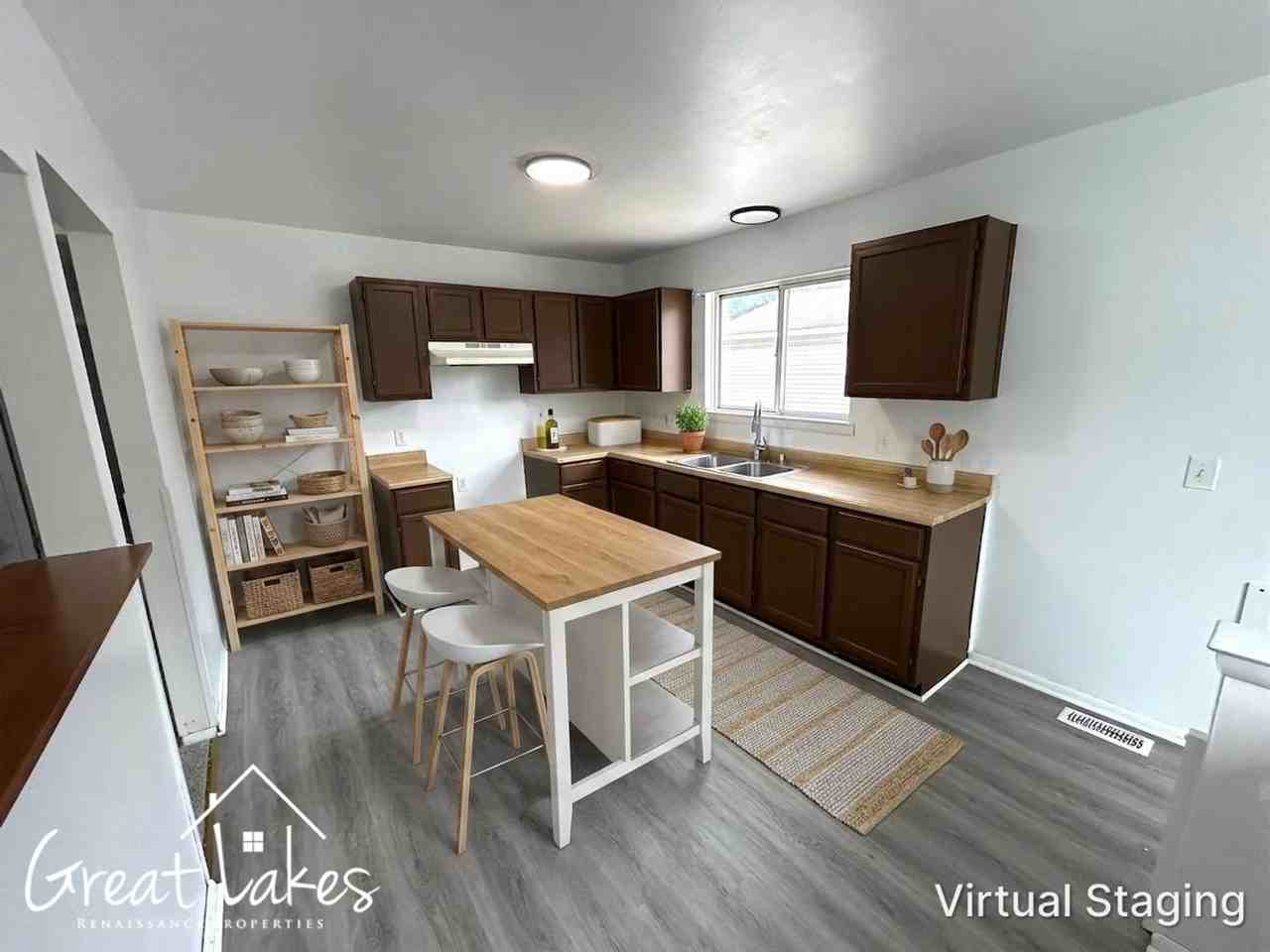 22077 Piper Ave - Photo 3 of 15