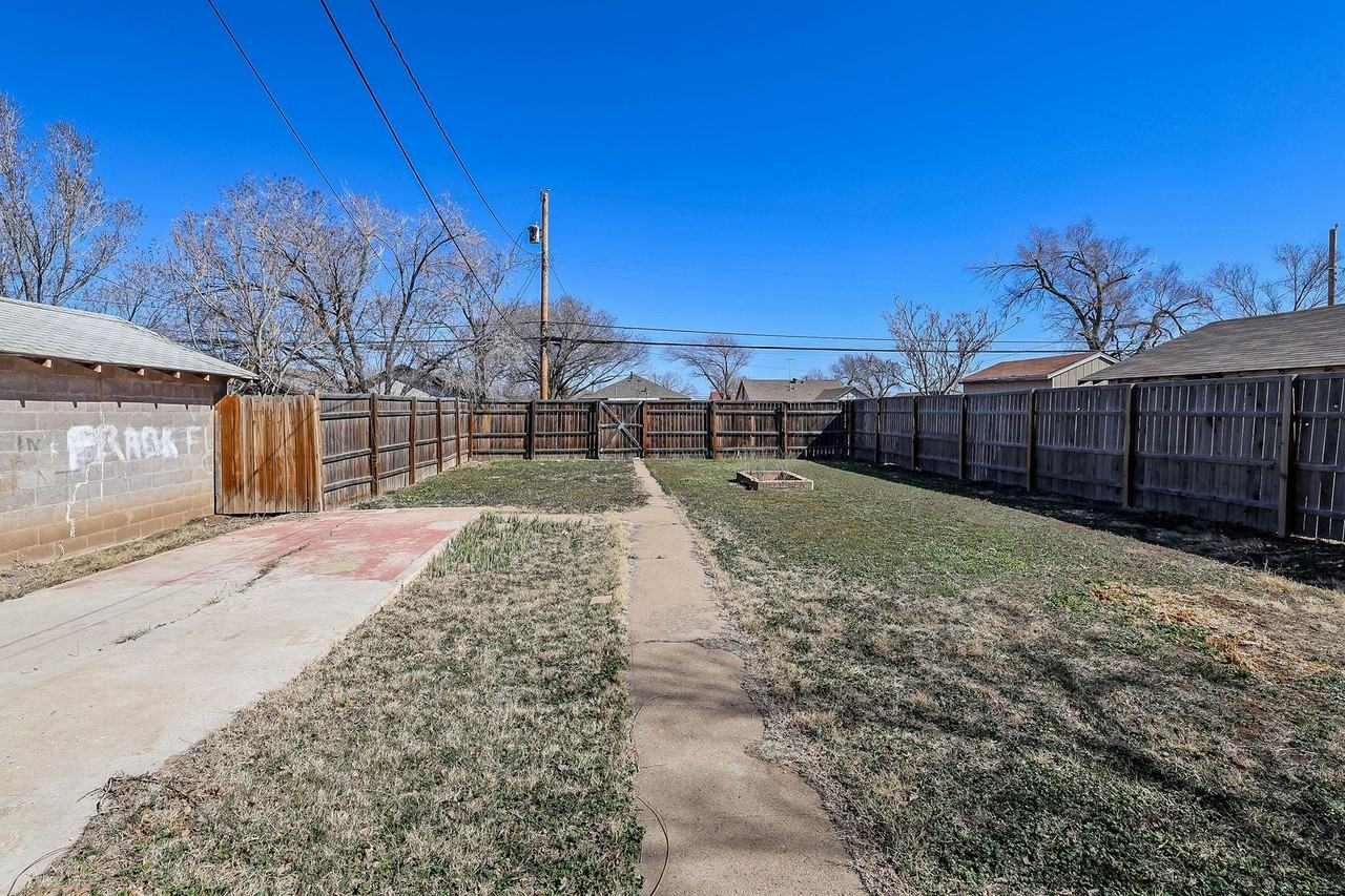 3905 S Tyler St - Photo 3 of 24