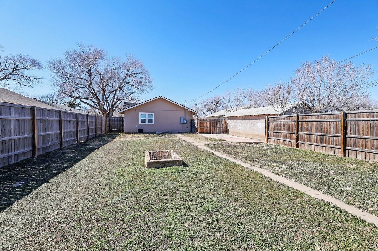 3905 S Tyler St - Photo 4 of 24
