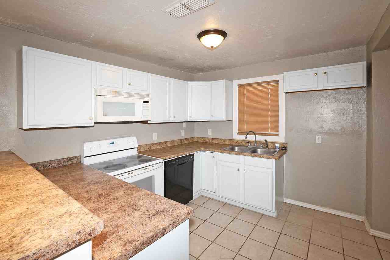 3905 S Tyler St - Photo 6 of 24