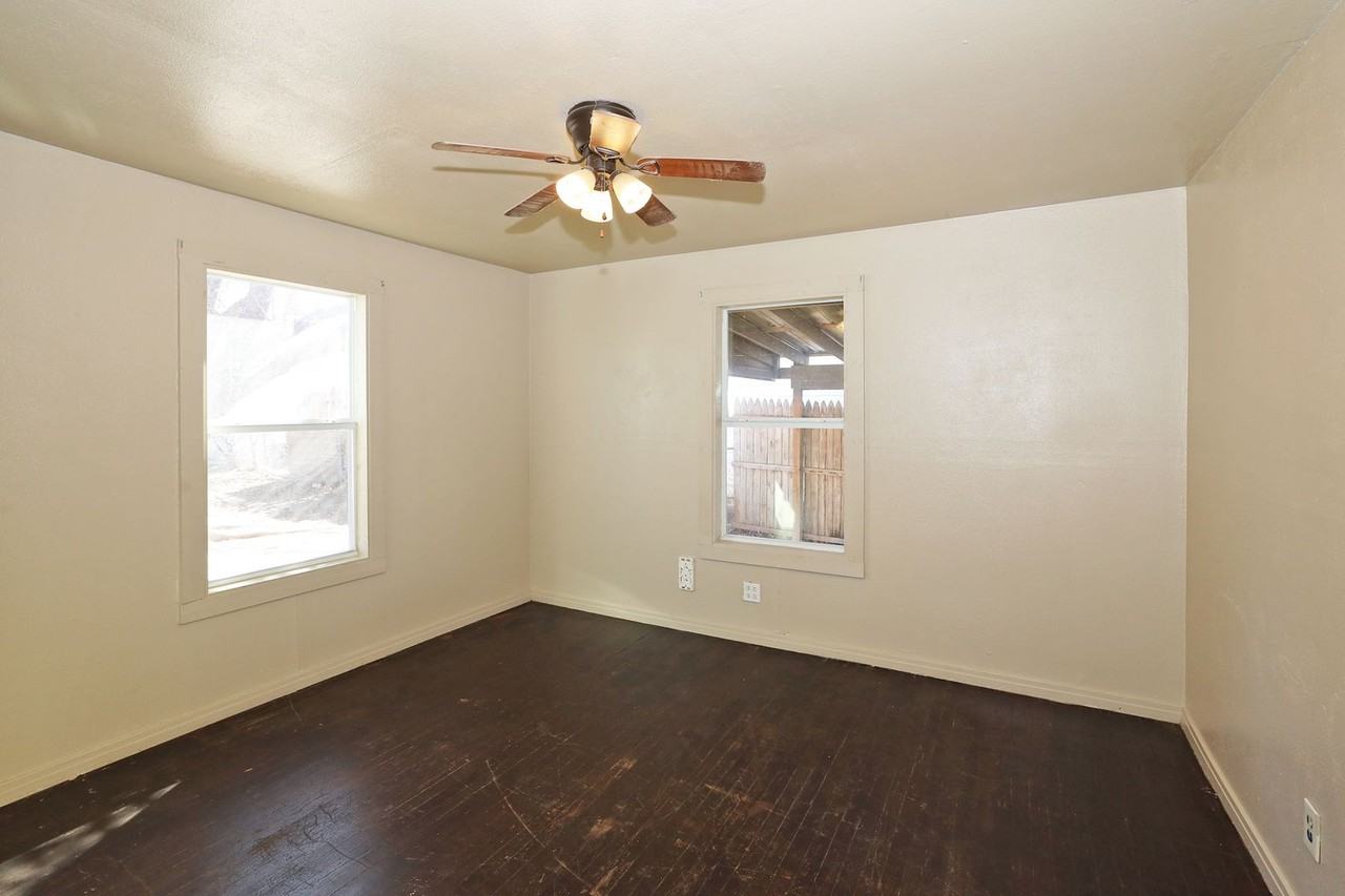 106 N Virginia St - Photo 2 of 16