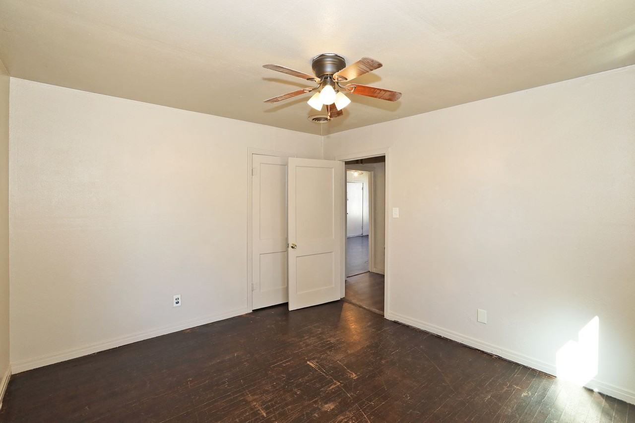 106 N Virginia St - Photo 3 of 16