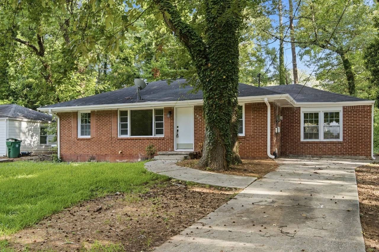 2801 Mitchell Dr - Photo 3 of 26