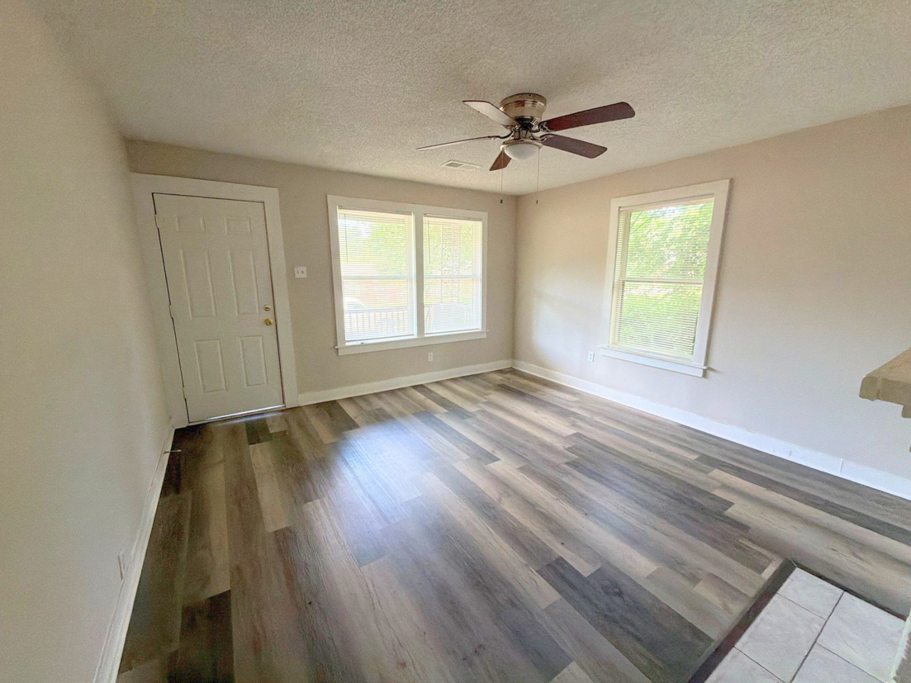 1450 Oaklawn St - Photo 6 of 17