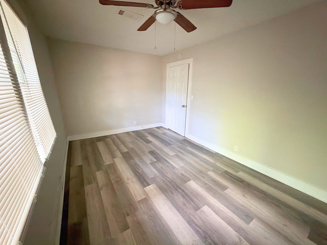 1450 Oaklawn St - Photo 7 of 17