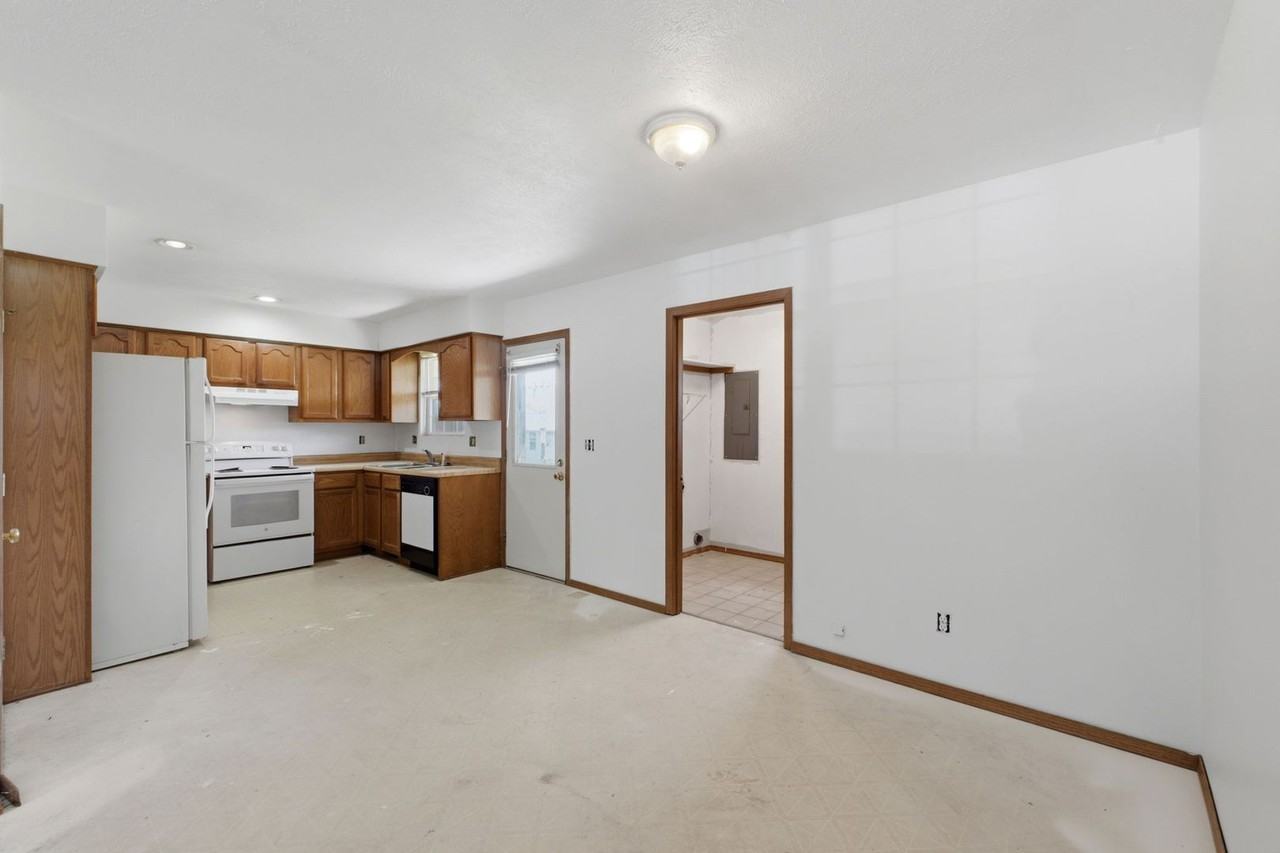 126 W Terrace Ct - Photo 5 of 18