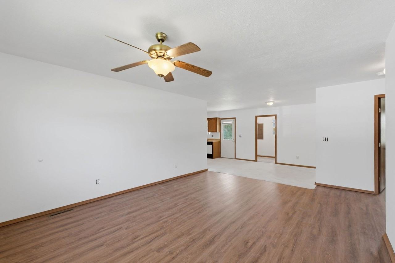 126 W Terrace Ct - Photo 4 of 18