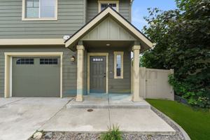 featured image of 1622 E 3rd Ave