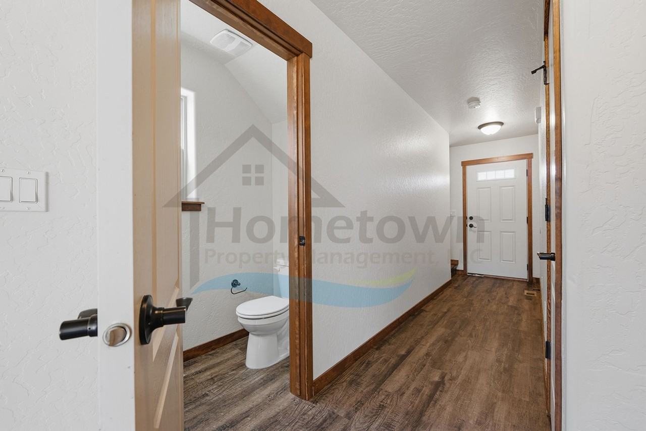 1622 E 3rd Ave - Photo 4 of 31