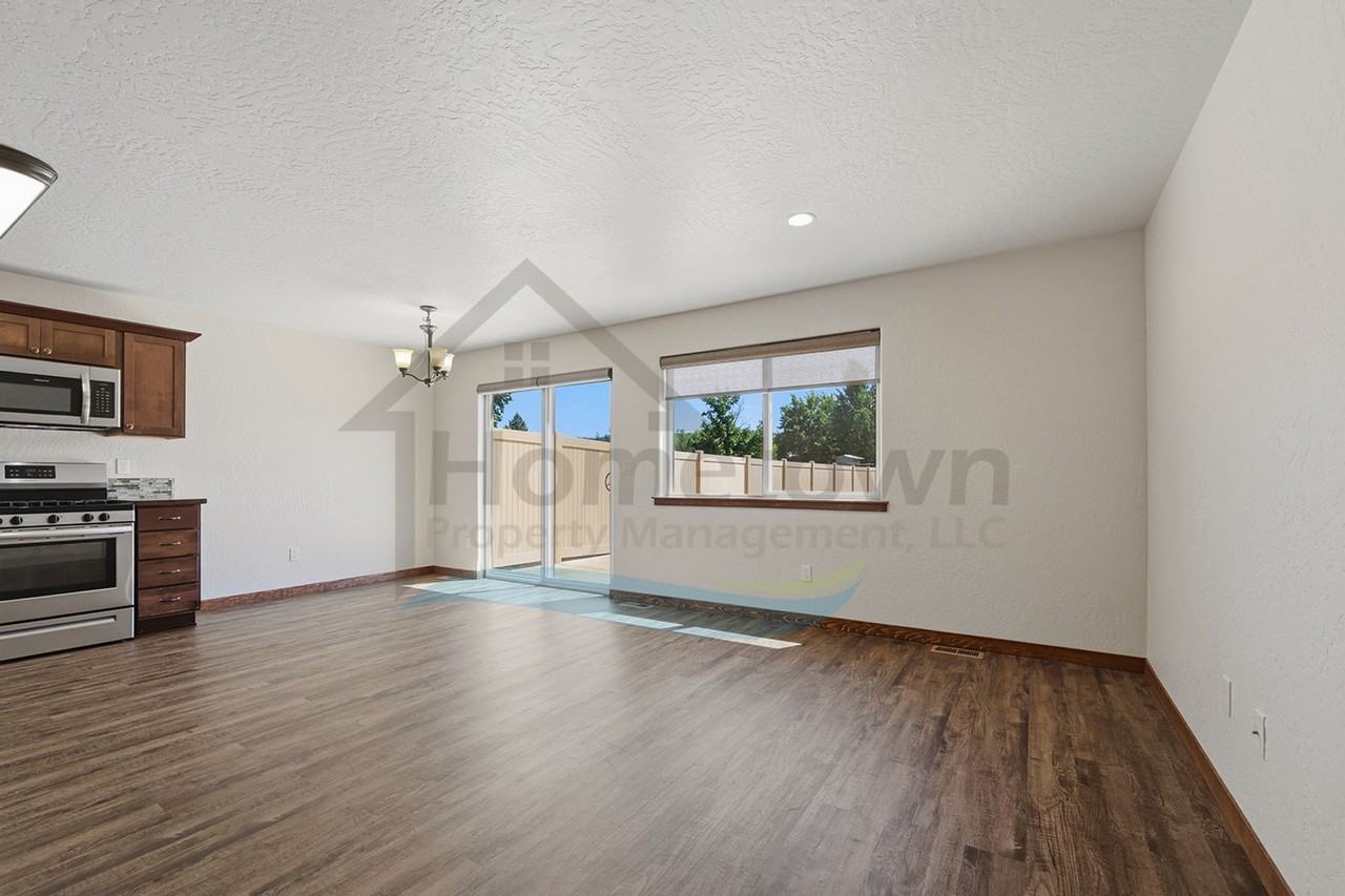 1622 E 3rd Ave - Photo 5 of 31