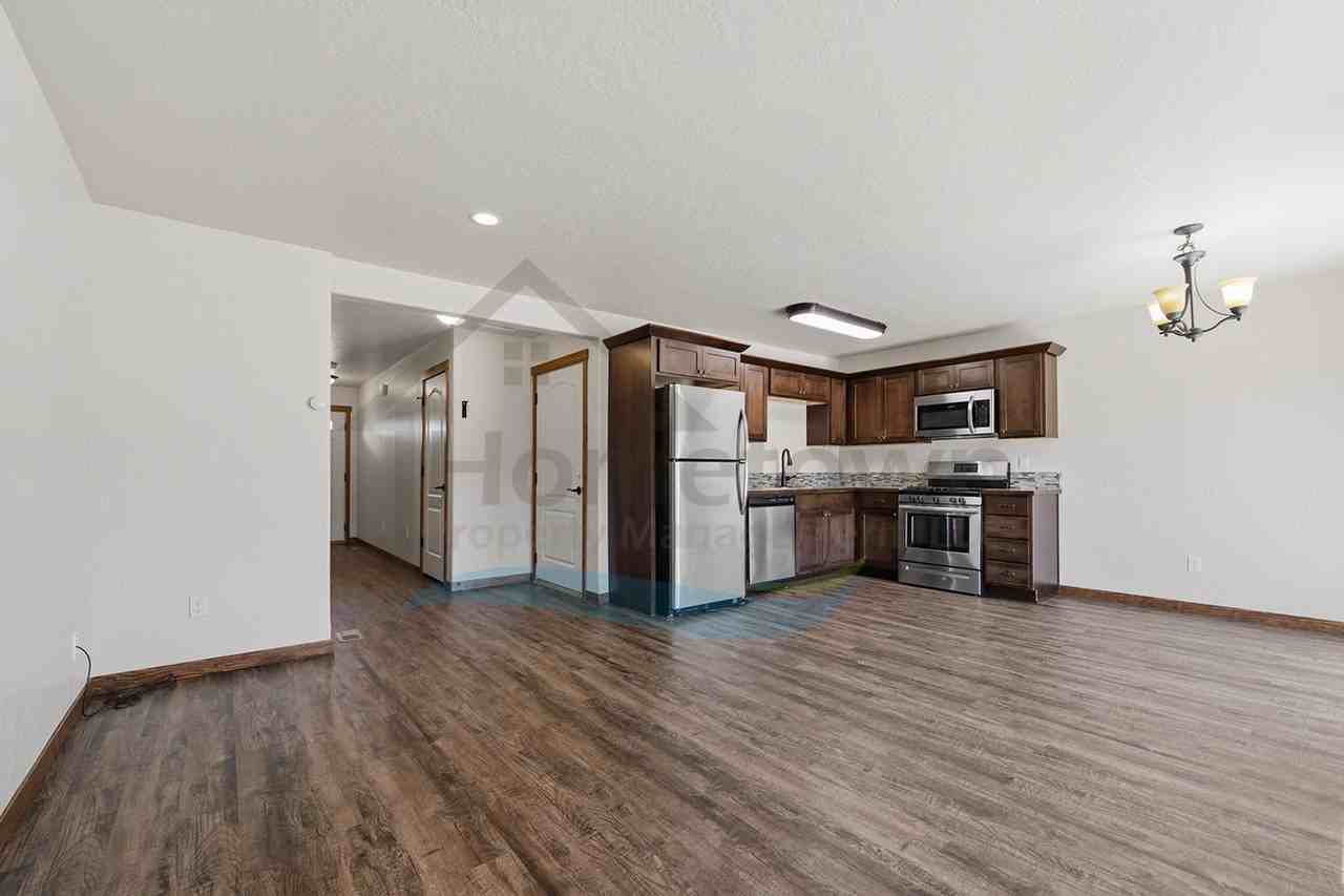 1622 E 3rd Ave - Photo 6 of 31